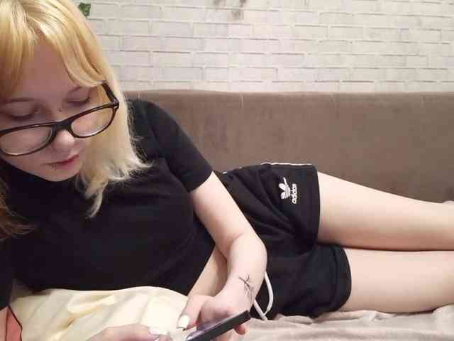Vinika228 webcam