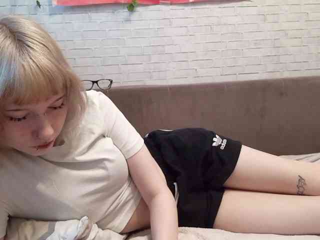 Vinika228 webcam