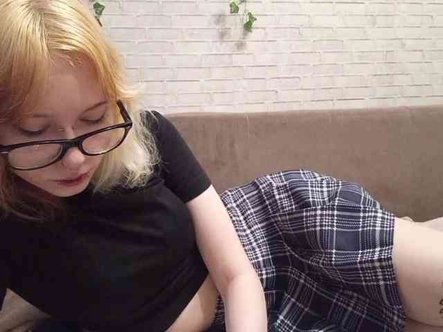 Vinika228 webcam