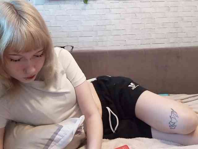 Vinika228 webcam