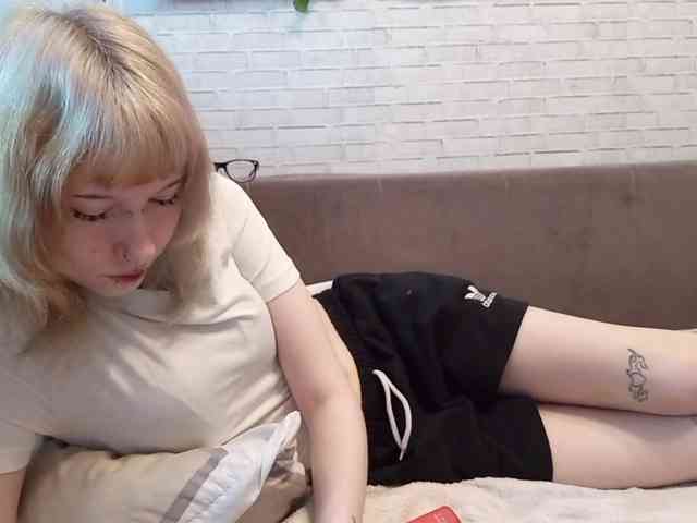 Vinika228 webcam