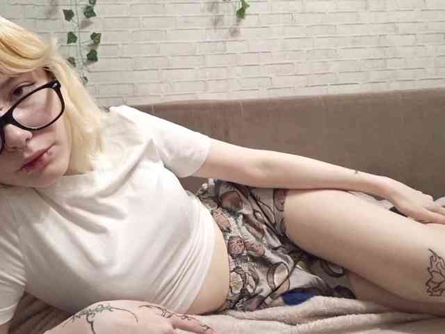 Vinika228 webcam