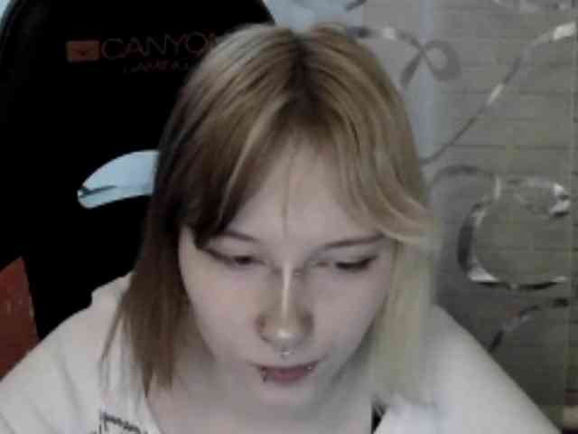 Vinika228 webcam