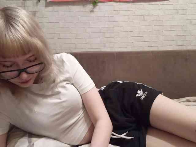 Vinika228 webcam