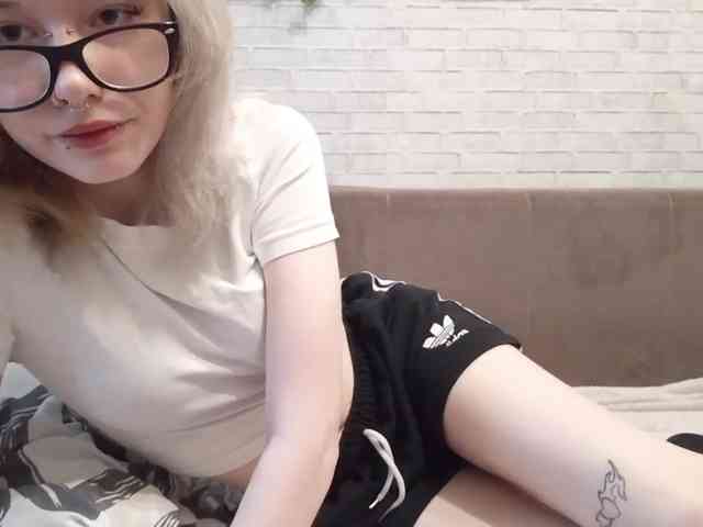 Vinika228 webcam