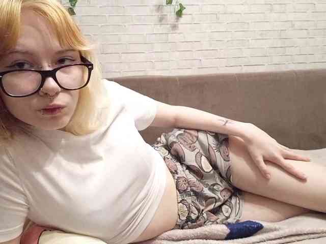 Vinika228 webcam