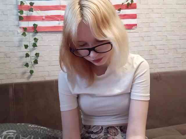 Vinika228 webcam