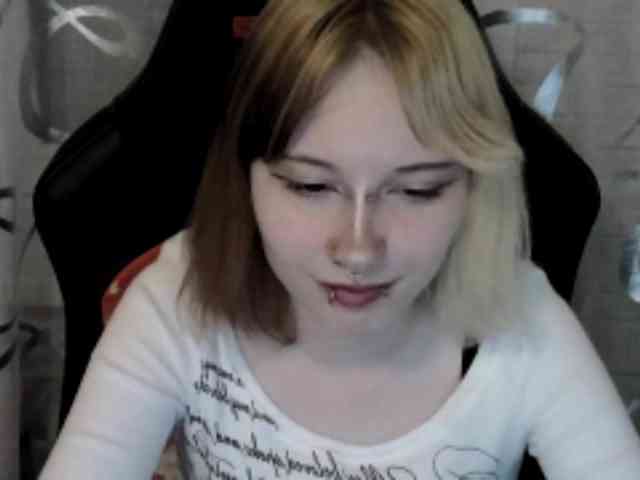 Vinika228 webcam
