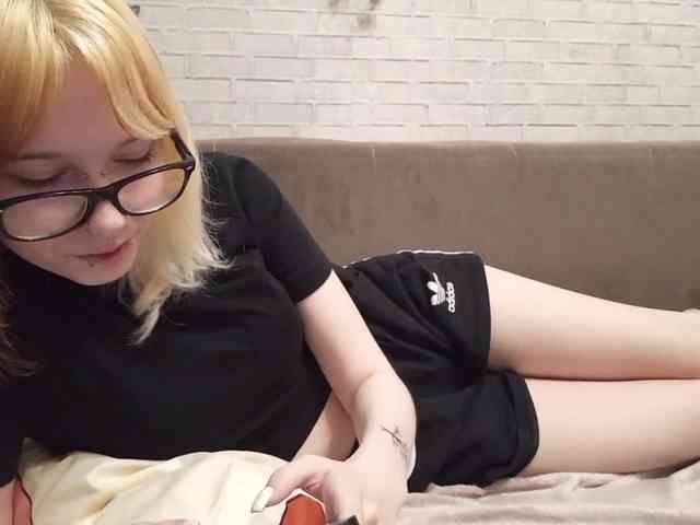 Vinika228 webcam