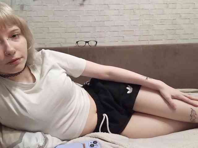 Vinika228 webcam