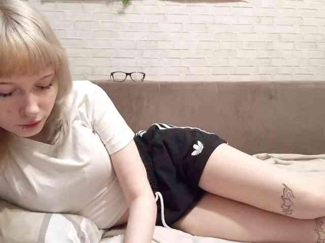 Vinika228 webcam