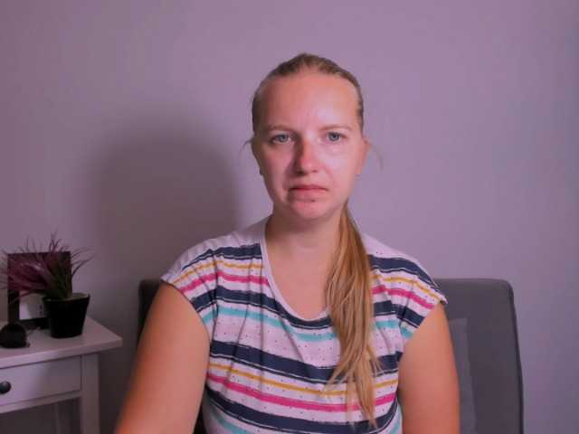 RoseNatural live cam on BongaCams