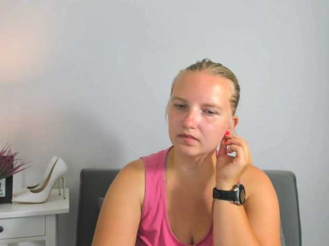 RoseNatural live cam on BongaCams