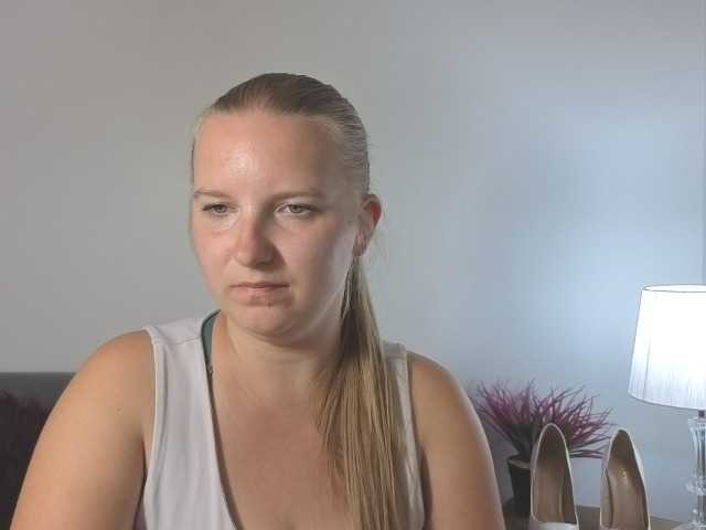 RoseNatural live cam on BongaCams