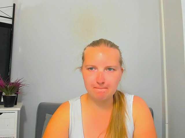 RoseNatural live cam on BongaCams
