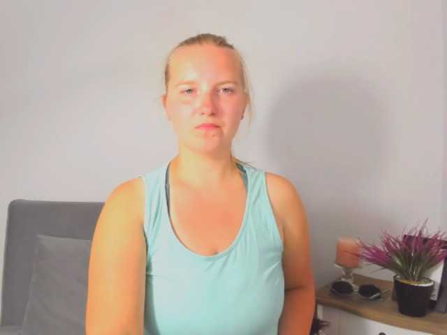 RoseNatural live cam on BongaCams