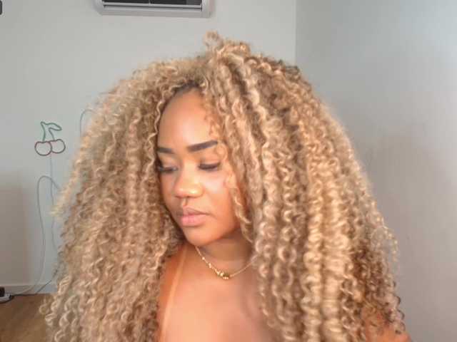 Alma-Dunn's BongaCams show and profile