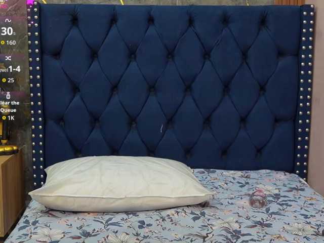 dominikk018 live cam on BongaCams