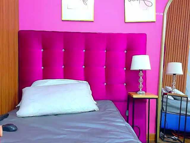 dominikk018 live cam on BongaCams