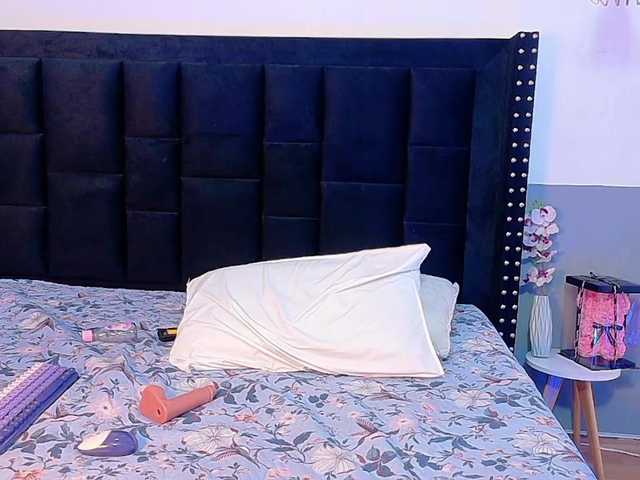 dominikk018 live cam preview