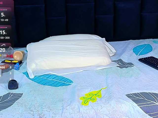 dominikk018 live cam on BongaCams