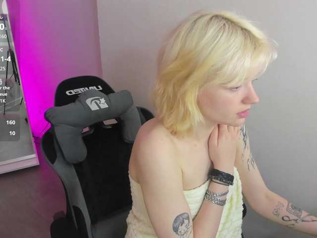 LunaaBee live cam on BongaCams