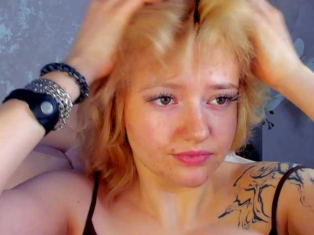 LunaaBee live cam on BongaCams