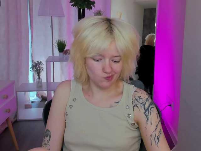 LunaaBee live cam on BongaCams