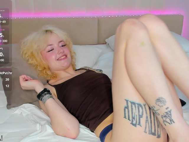 LunaaBee live cam on BongaCams