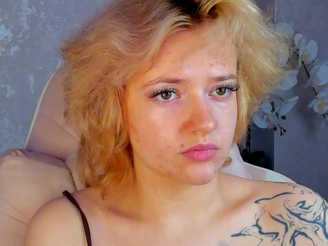 LunaaBee live cam on BongaCams