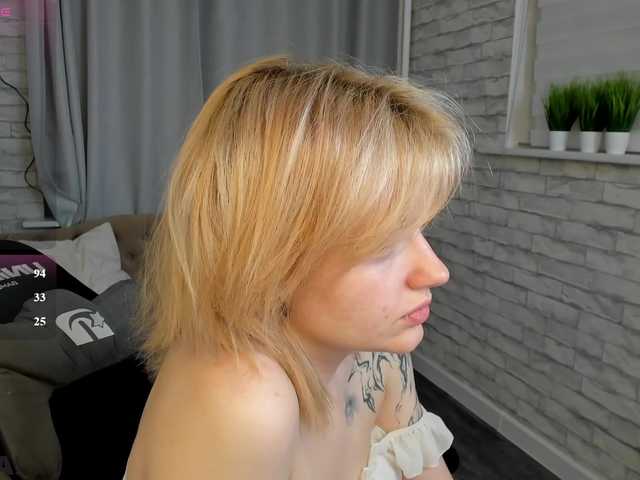 LunaaBee live cam on BongaCams