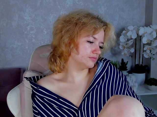 LunaaBee live cam on BongaCams