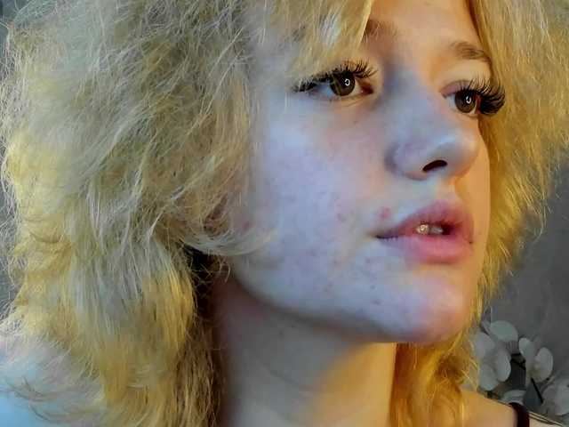 LunaaBee live cam on BongaCams