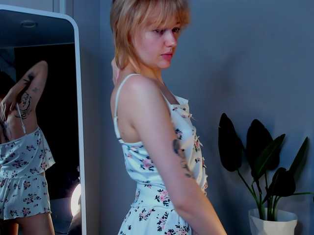 LunaaBee live cam on BongaCams