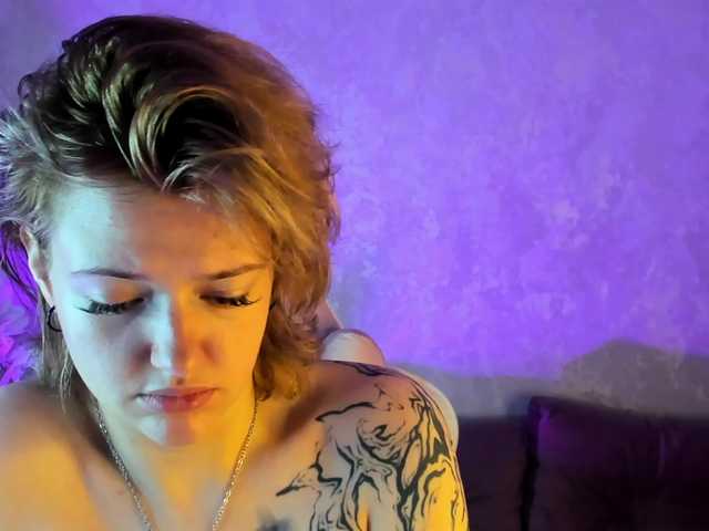 LunaaBee live cam on BongaCams