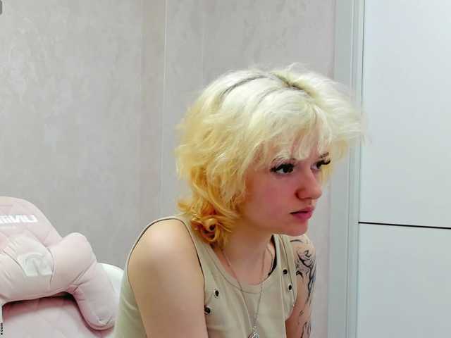 LunaaBee live cam on BongaCams
