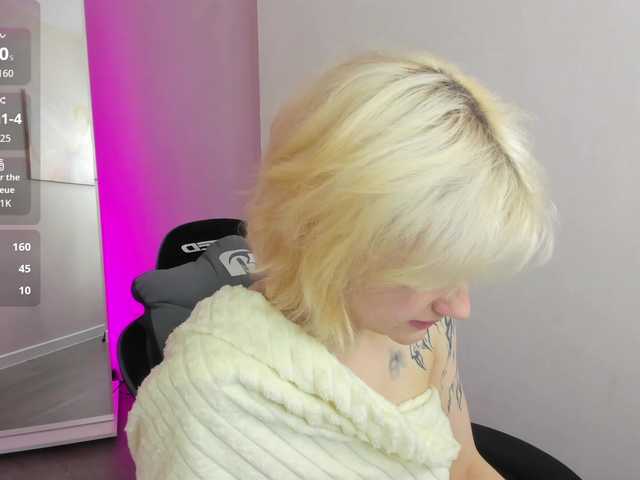 LunaaBee live cam on BongaCams