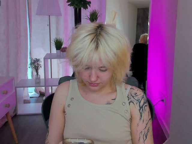 LunaaBee live cam on BongaCams