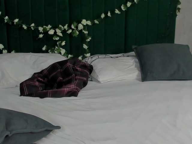 LunaaBee live webcam show