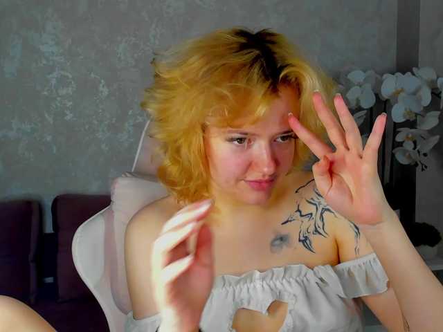 LunaaBee live cam on BongaCams