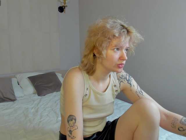 LunaaBee live cam on BongaCams