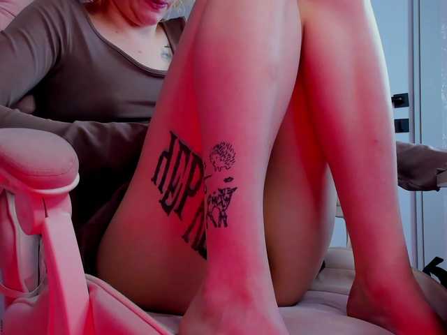 LunaaBee live cam on BongaCams