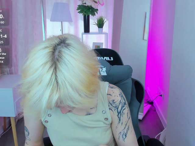 LunaaBee live cam on BongaCams