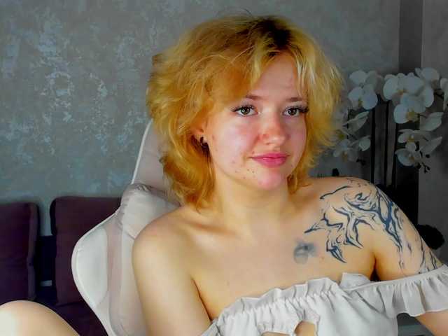 LunaaBee live cam on BongaCams
