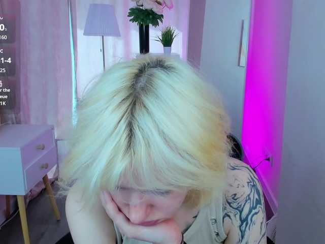 LunaaBee live cam on BongaCams