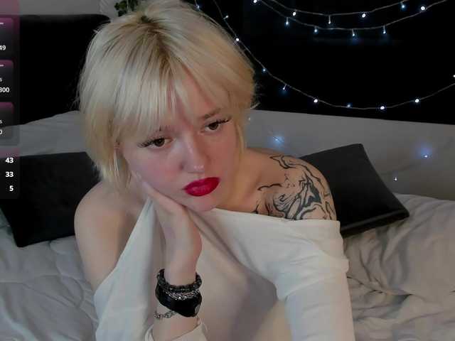 le modèle LunaaBee est en webcam porno dans un show sur le site bongacams, il possède les tags suivants: White/Caucasian,Blonde,Shaved