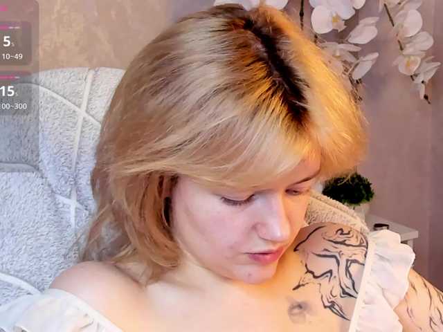 LunaaBee live cam on BongaCams