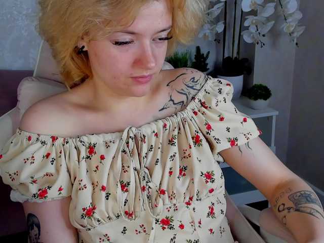 LunaaBee live cam on BongaCams