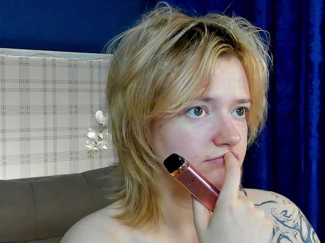 LunaaBee live cam on BongaCams