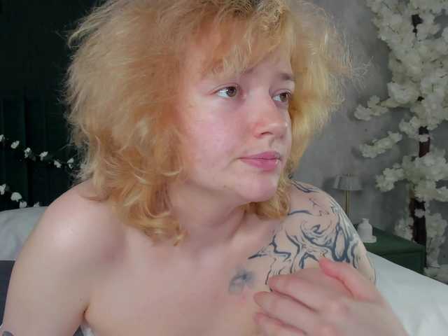 LunaaBee live webcam show